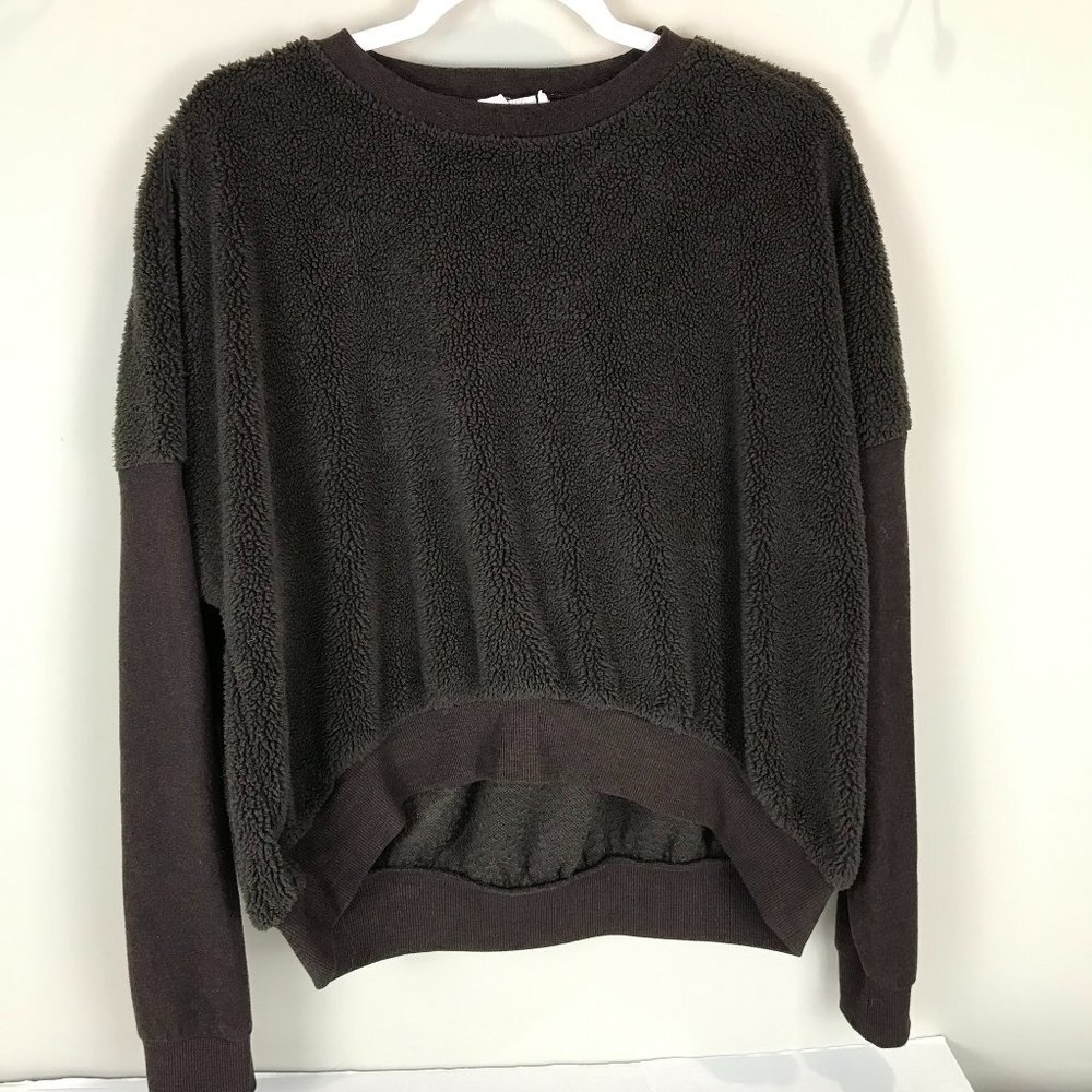 OUT FROM UNDER Fleece top Sz L